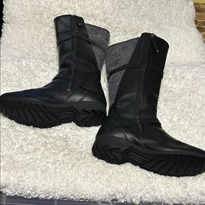 Teva New Black and Gray Winter Boots